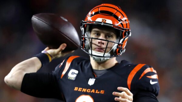 Joe Burrow ready to throw a pass