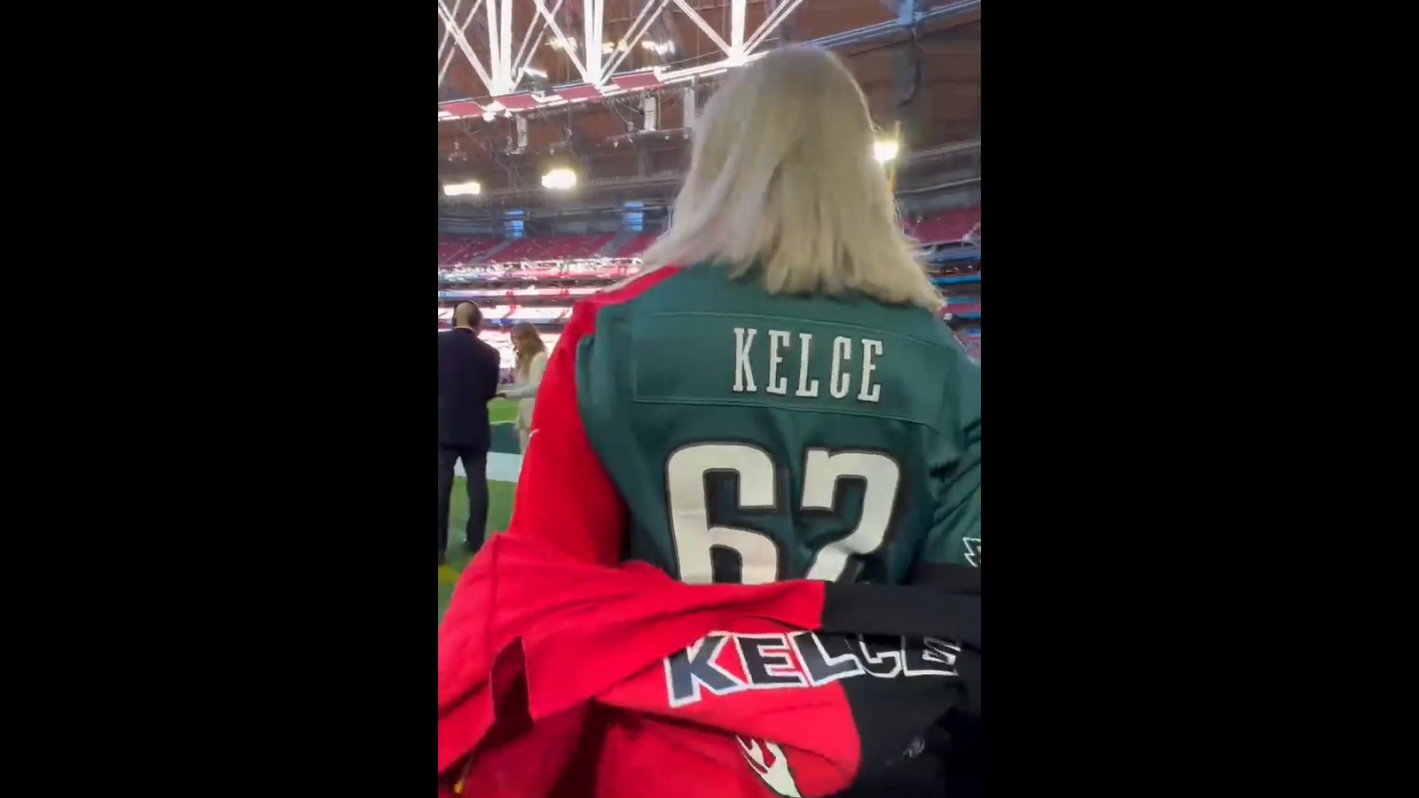 Mother of Travis, Jason Kelce wears great custom shoes, outfit to Super Bowl
