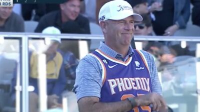 Stewart Cink in a Kevin Durant jersey
