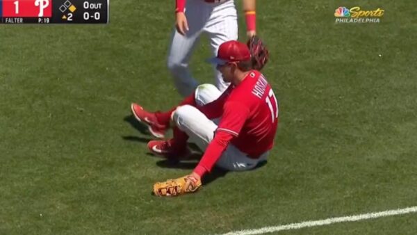 Rhys Hoskins suffers a knee injury