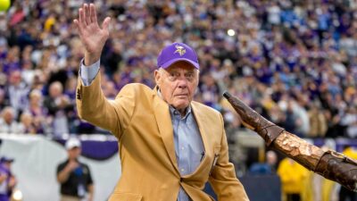 Bud Grant waving to Vikings fans