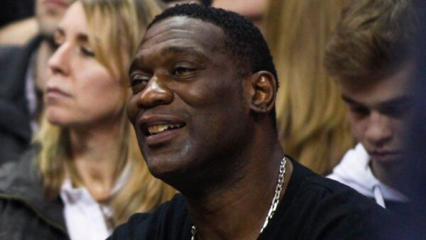 Shawn Kemp looking on