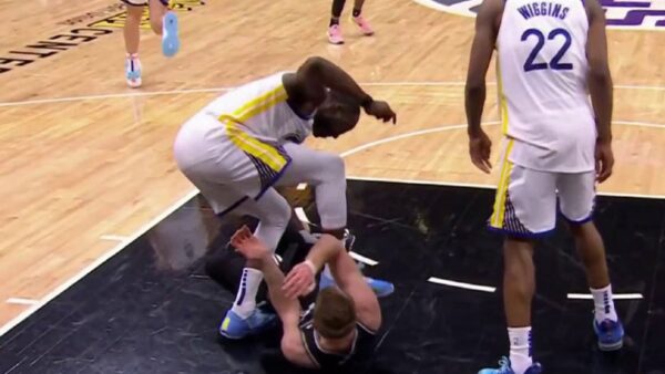 Draymond Green stomps on Domantas Sabonis