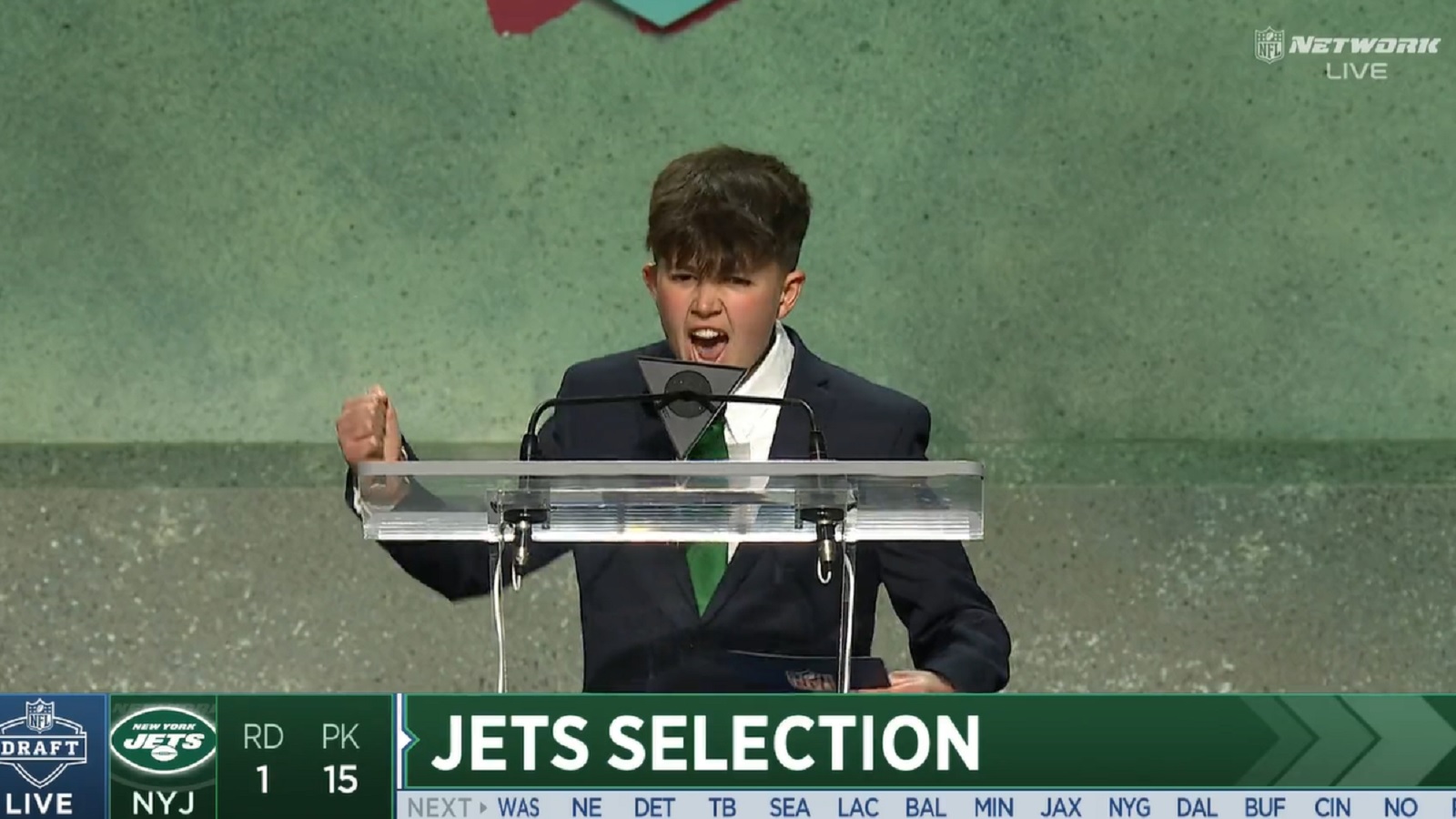 MakeAWish kid who announced Jets pick was star of the draft