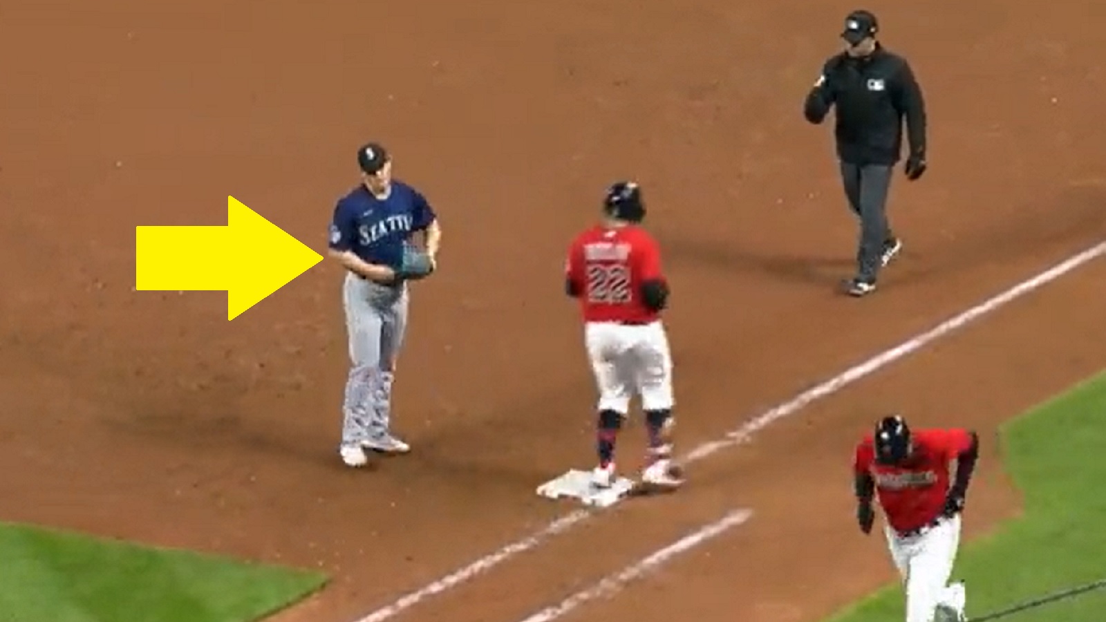 Mariners reliever trolled Josh Naylor with rock the baby move