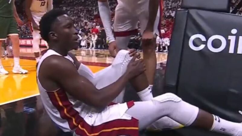Victor Oladipo holding onto his knee