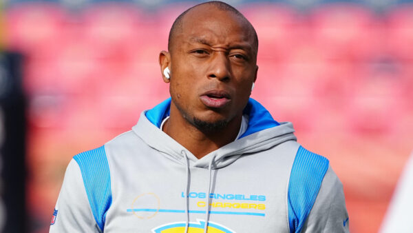 Chris Harris Jr on the field in warmups