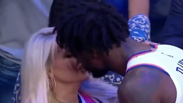 Julius Randle and his wife Kendra share a kiss
