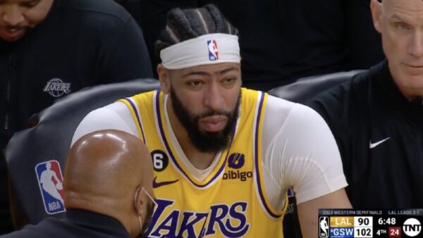 Anthony Davis looks confused