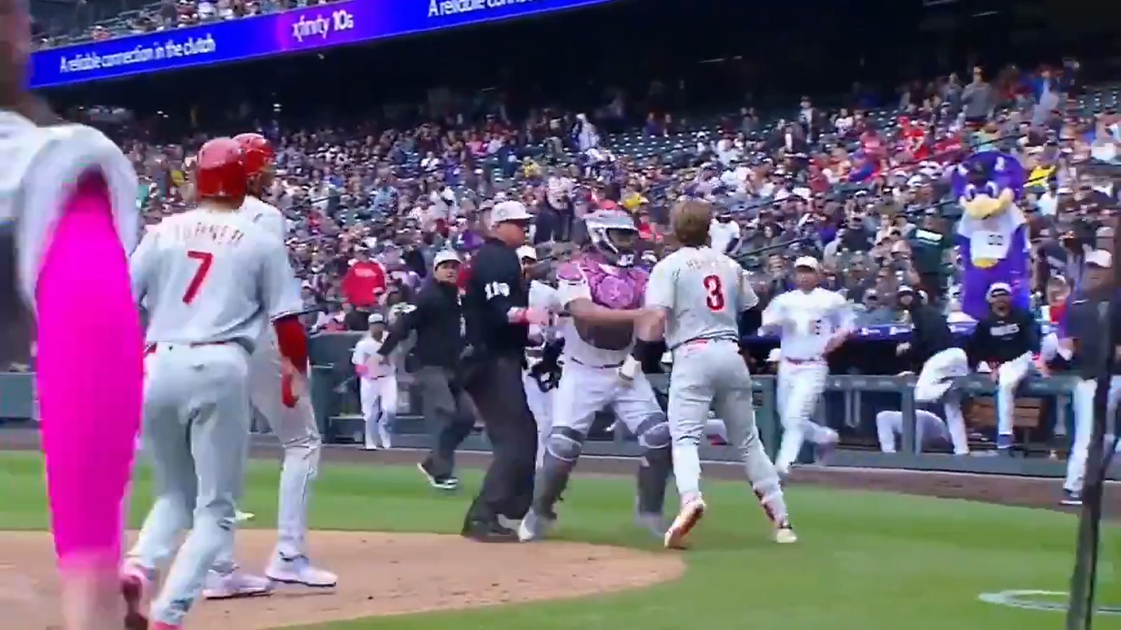 Video Bryce Harper Tries To Fight Rockies Pitcher Over Apparent Taunt