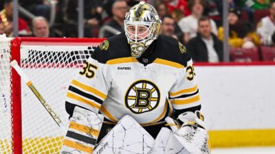 Linus Ullmark in net