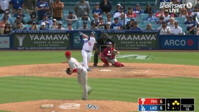 Max Muncy finishes his swing