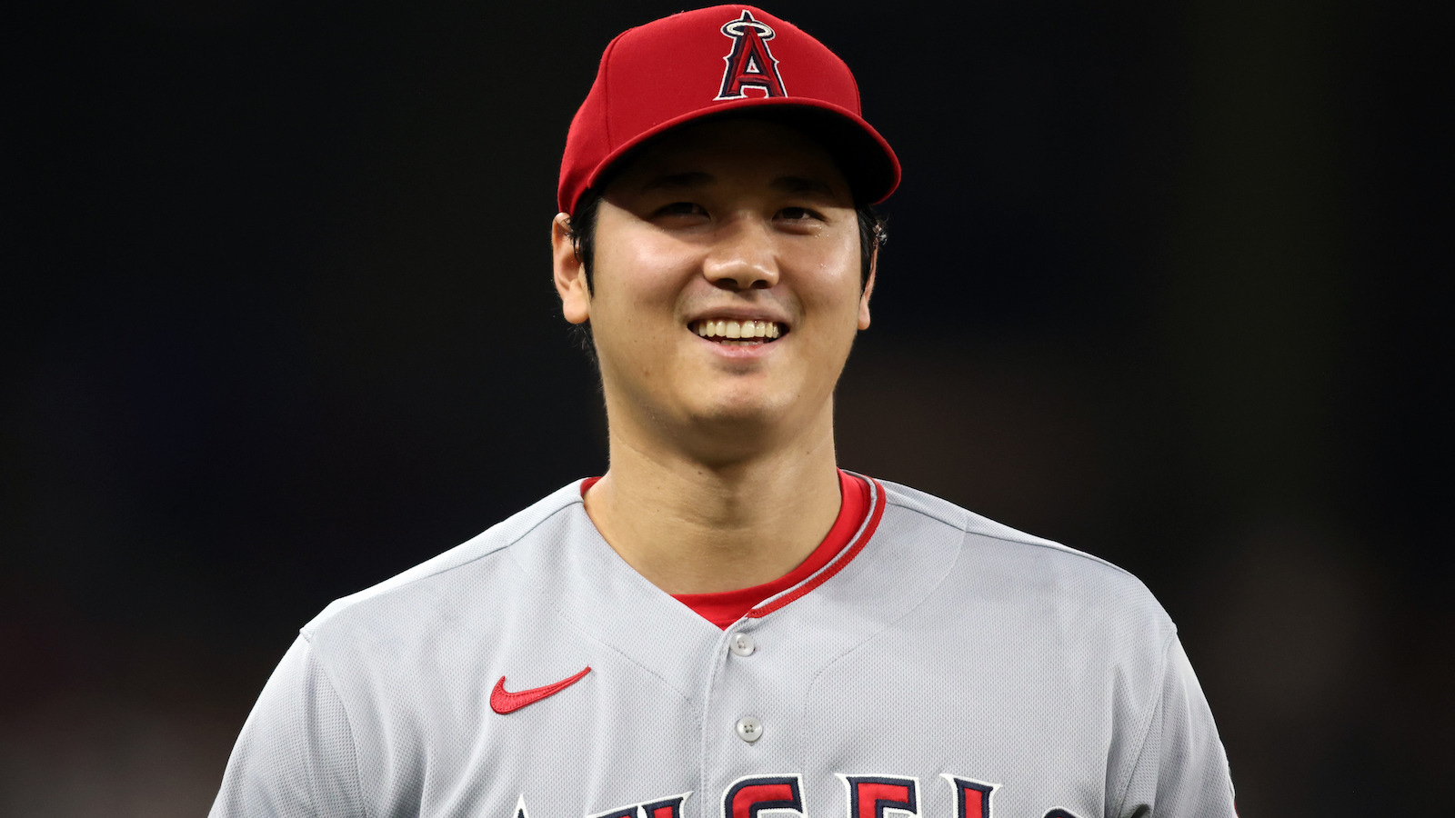 Angels use Shohei Ohtani body double for team picture