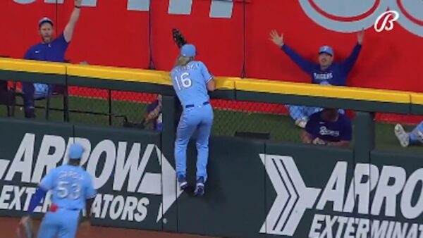 Travis Jankowski robs a home run with an incredible catch