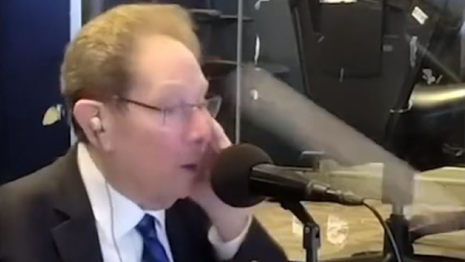 John Sterling hit by foul ball during Yankees-Red Sox broadcast