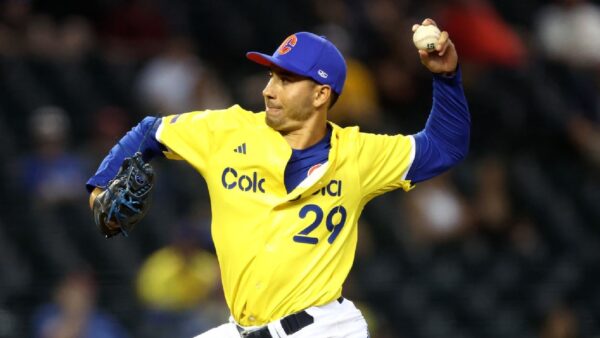 Rio Gomez pitching for Colombia