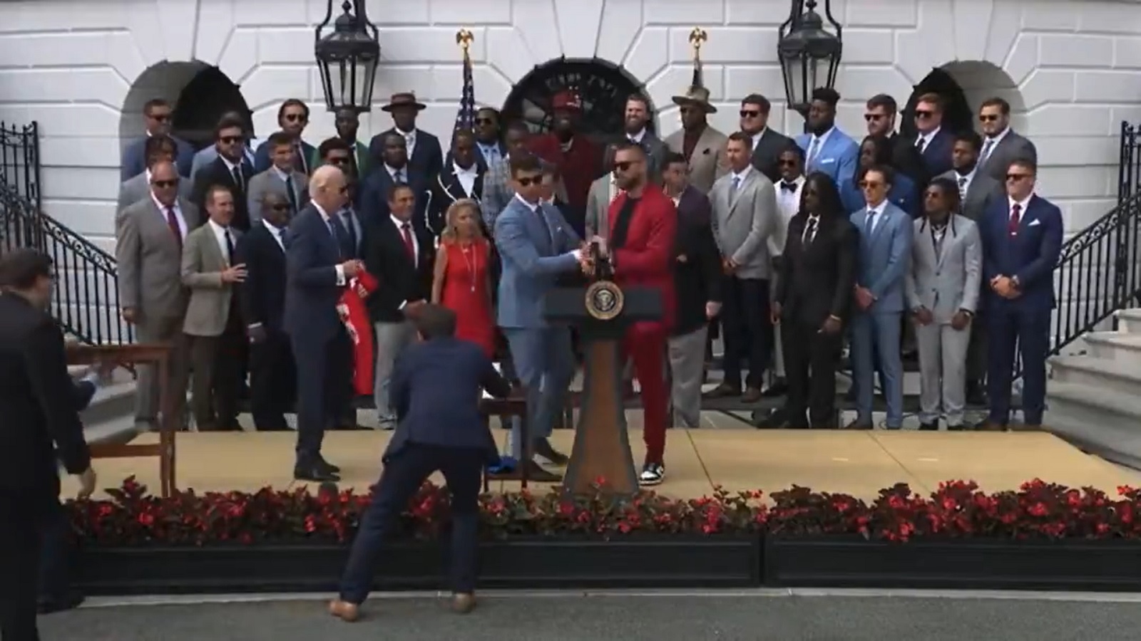 Travis Kelce Slips on Nike Dunk Low 'Panda' During White House Visit –  Footwear News