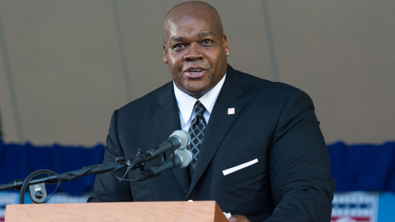 Frank Thomas delivers a speech