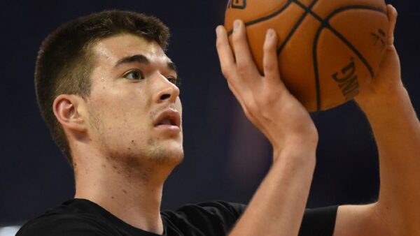 Ivica Zubac holding a ball