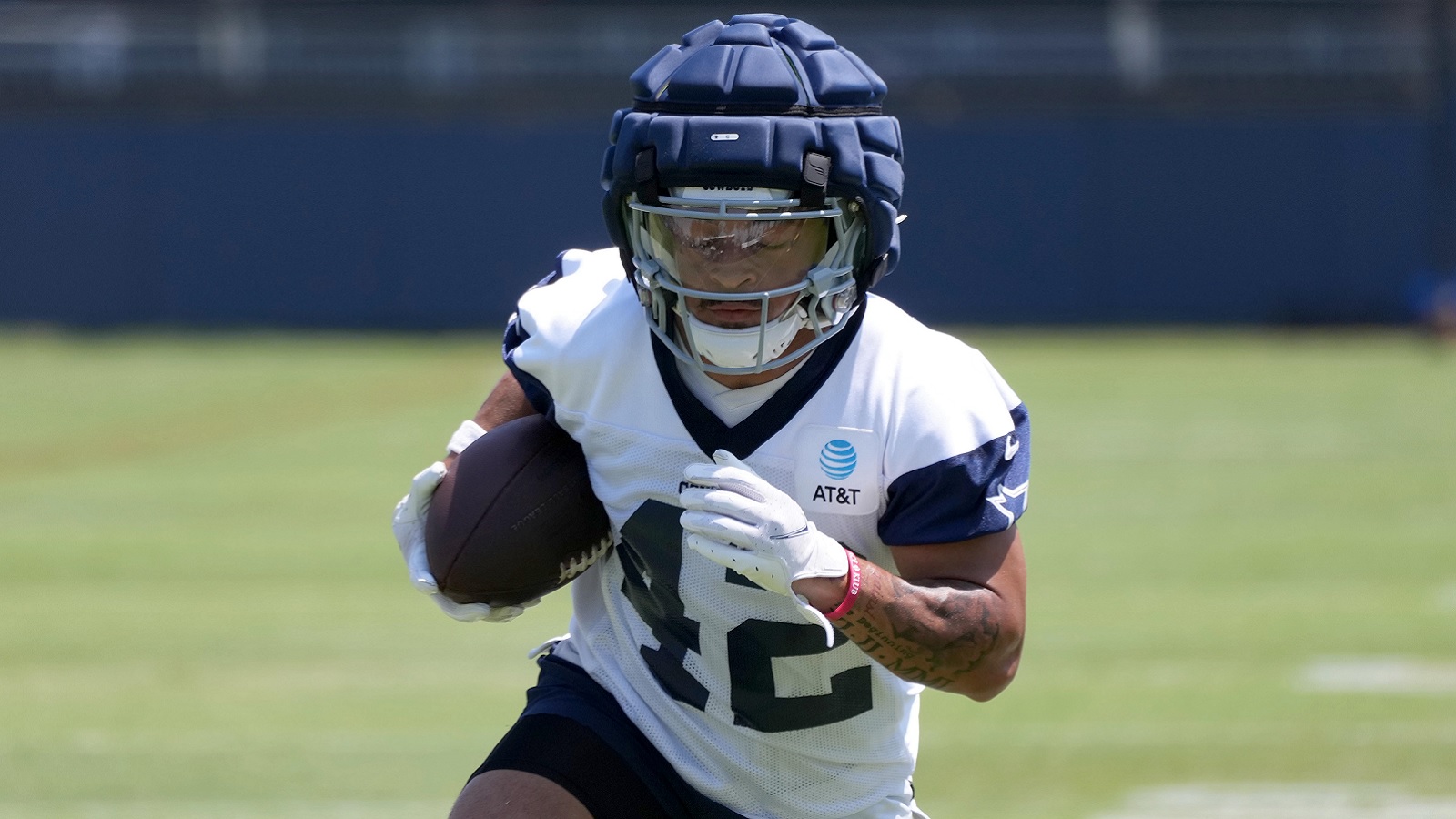 Dallas Cowboys rookie Deuce Vaughn will get share of touches Sunday night