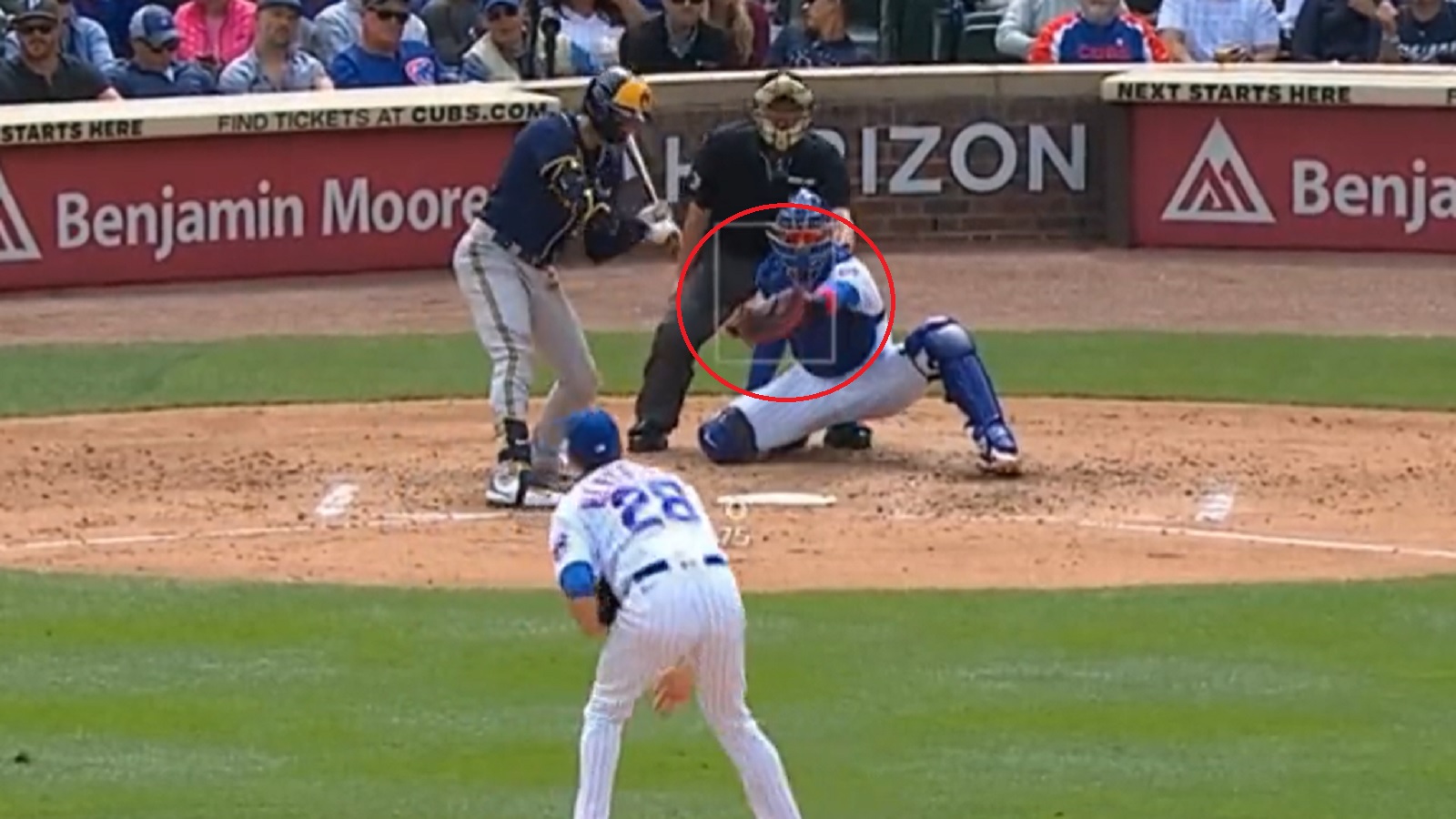 Cubs catcher made absolutely hilarious pitch frame attempt