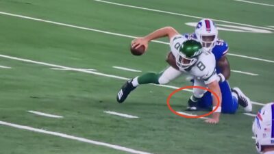 Jets QB Aaron Rodgers suffers an ankle injury