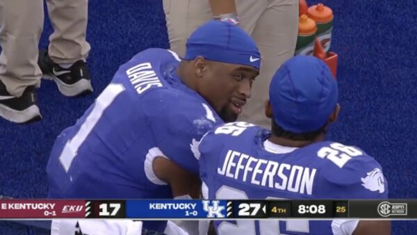 Ray Davis talking to Kentucky teammate Ramon Jefferson