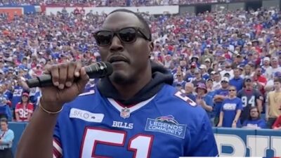 Takeo Spikes hypes up Bills fans