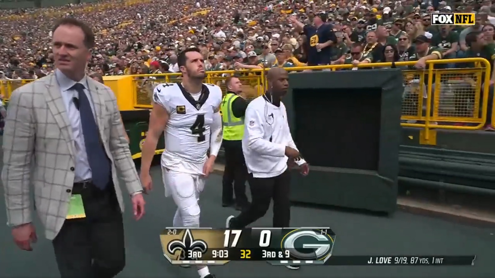 Saints' Derek Carr leaves game vs Packers with shoulder injury