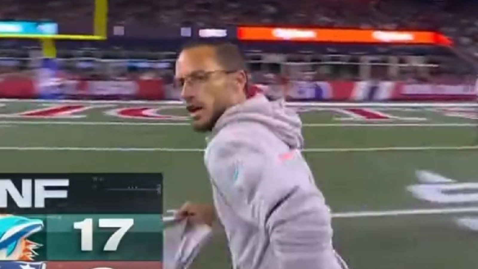 Miami Dolphins coach Mike McDaniel caught live on camera using genius trick  to confuse LA Chargers