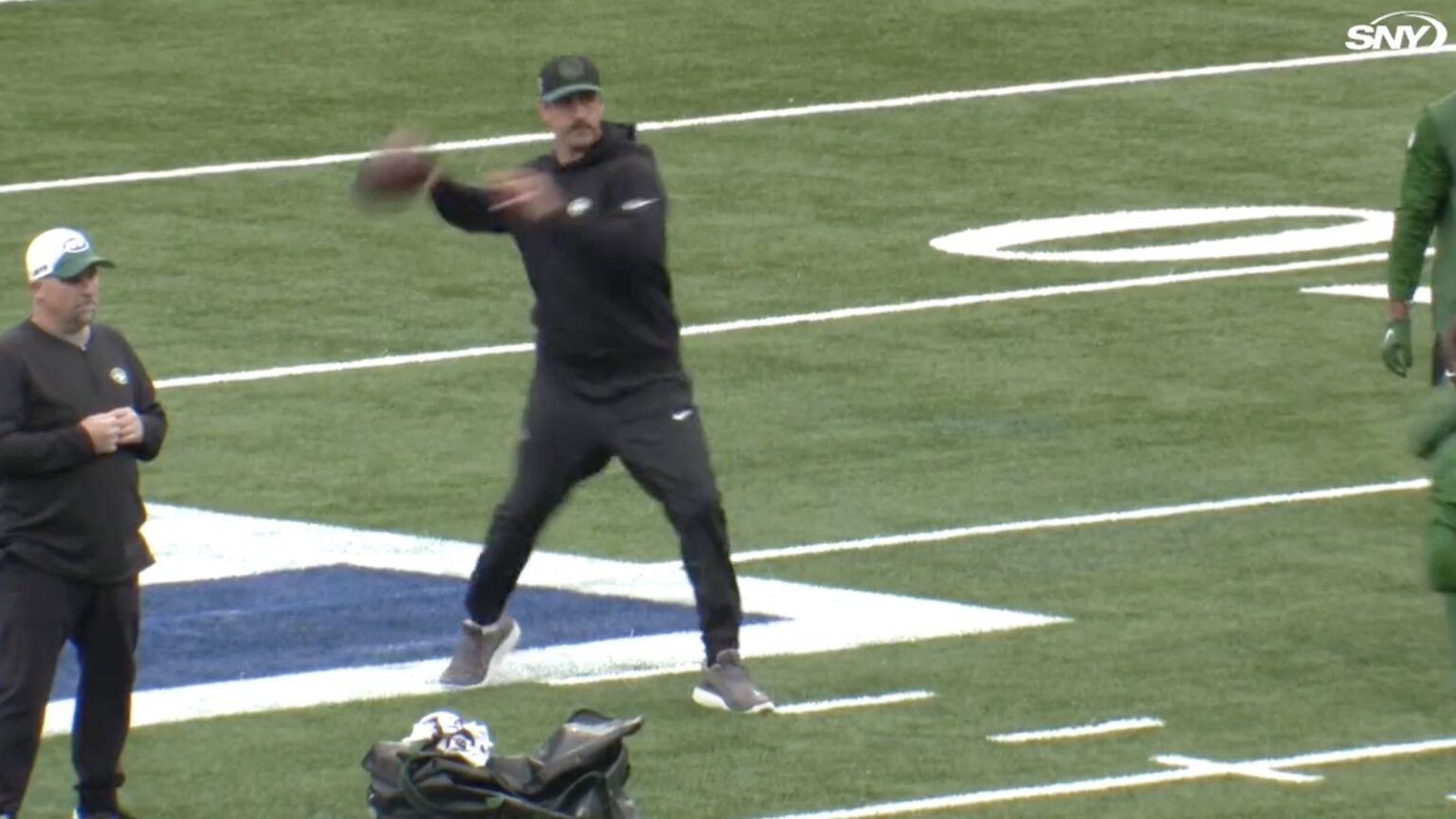 Clip Of Aaron Rodgers Throwing Passes Before Jets-Giants Game Goes Viral