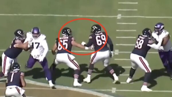 Bears offensive linemen Cody Whitehair and Ja'Tyre Carter block each other during Bears-Vikings