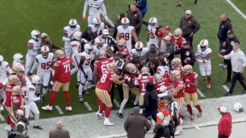 The Browns and 49ers get into a scuffle