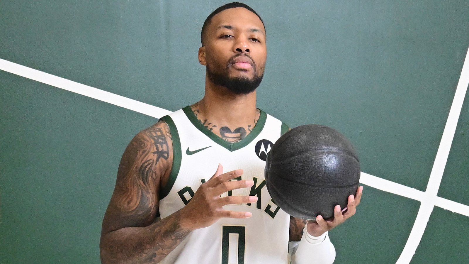Damian Lillard files for divorce shortly after trade to Bucks: report