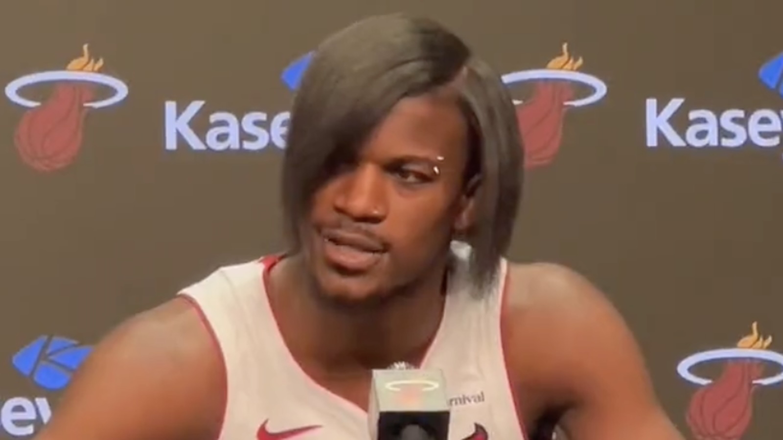 Jimmy Butler shows up to media day with hilarious emo look