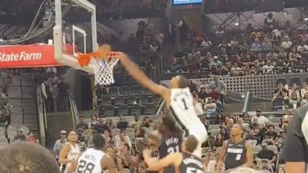 Spurs rookie Victor Wembanyama with a poster dunk on Thomas Bryant