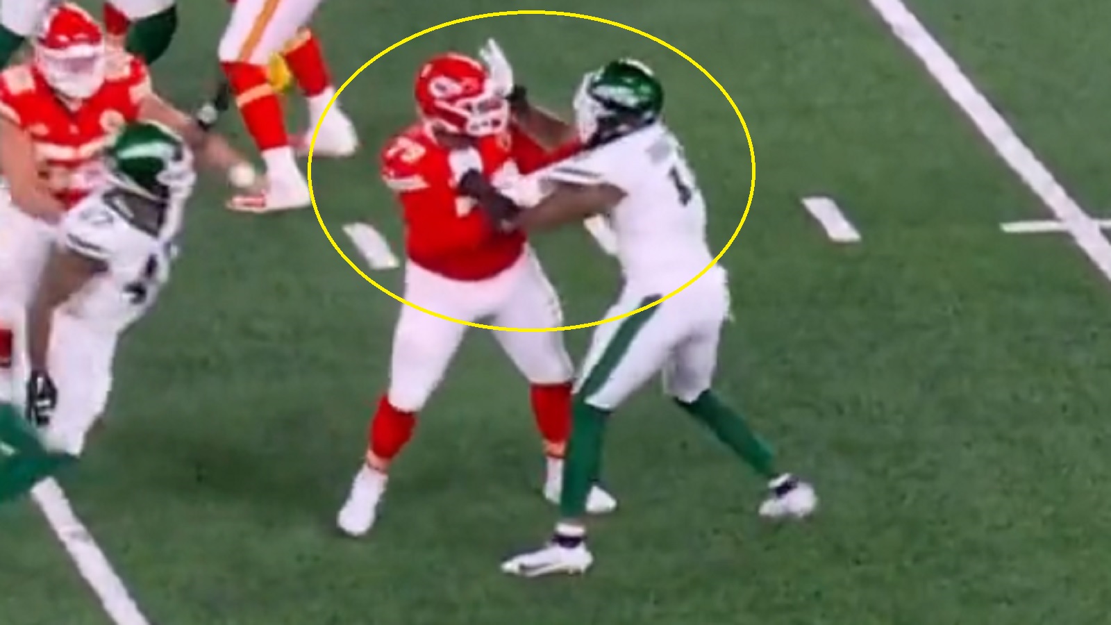 Chiefs holding call vs. Jets missed by referees on Patrick Mahomes run