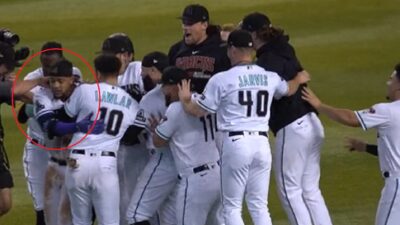 Ketel Marte gets hugged