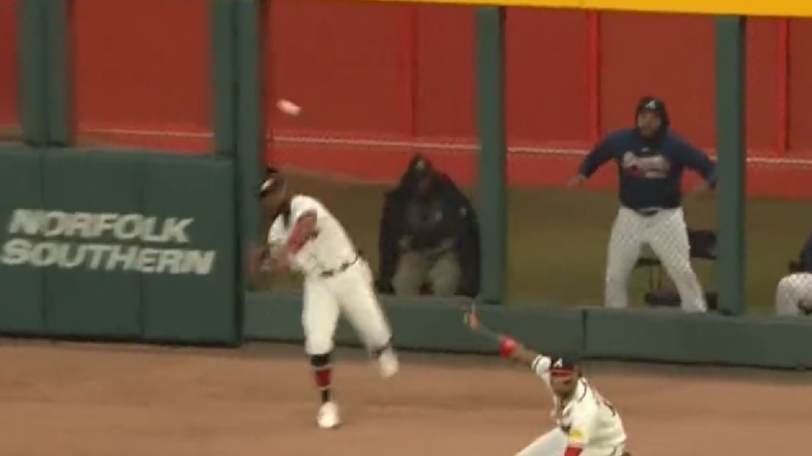 Braves' game-winning double play vs. Phillies gets awesome radio call