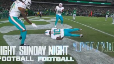 Tyreek Hill flops on the ground