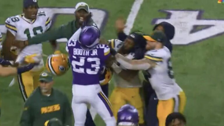 Scuffle Breaks Out At The End Of Vikings-Packers Game