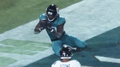 Calvin Ridley catches a pass in the end zone