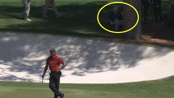 Verne Lundquist watches Tiger Woods at the Masters