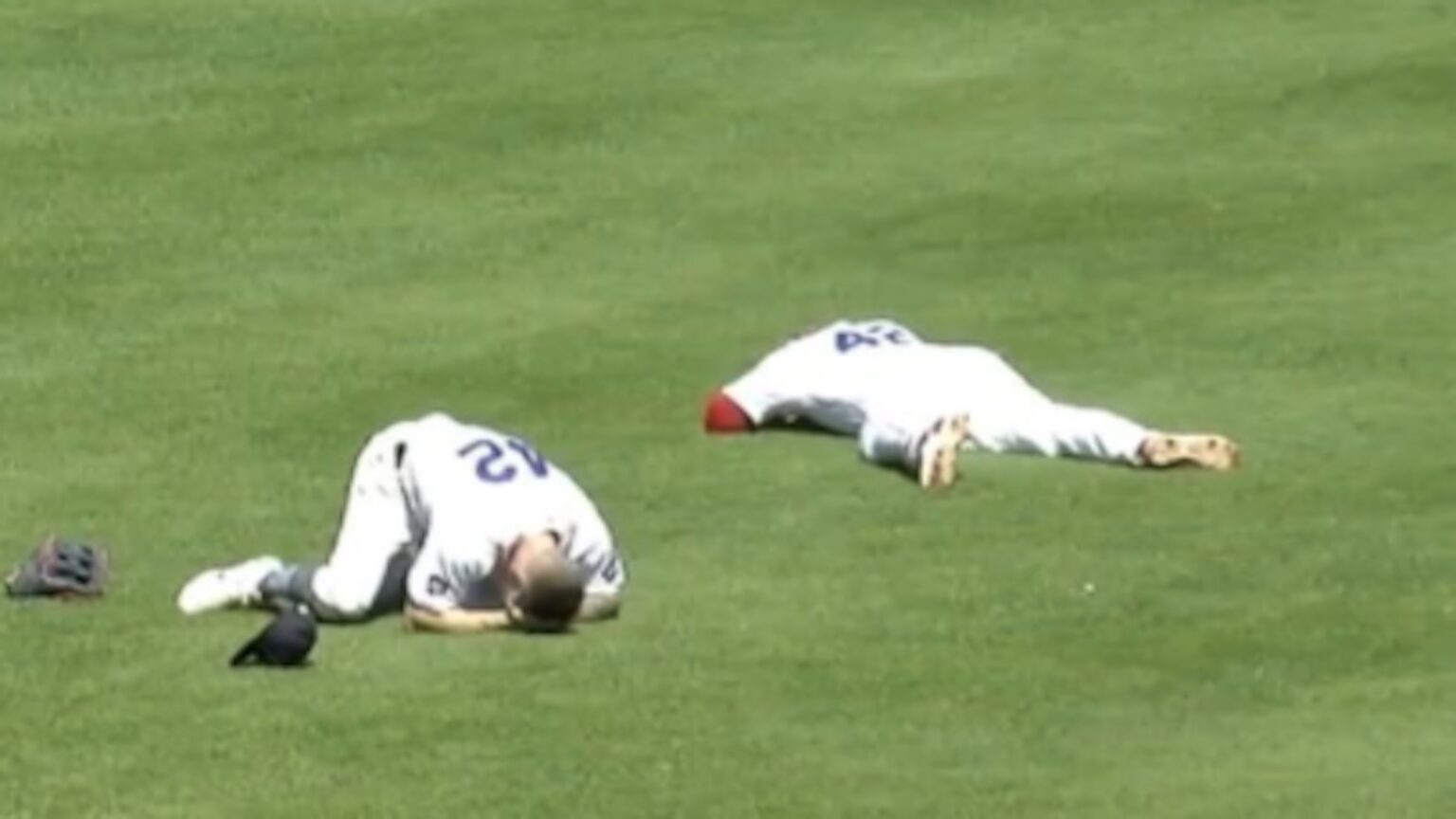 Tyler O'Neill left bloody after brutal outfield collision with Rafael