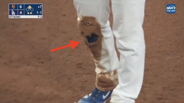 Poor quality of MLB uniforms exposed again during Dodgers-Mets game