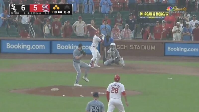 Cardinals and White Sox in the 10th inning before a rain delay