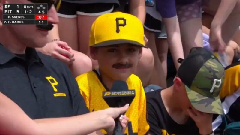 A young Pirates fan
