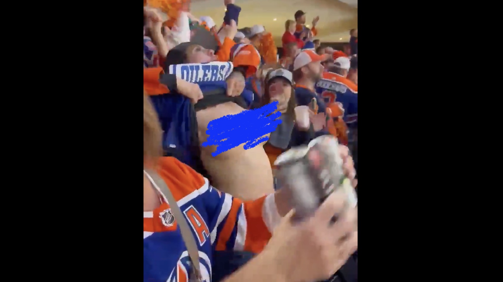 Oilers fan celebrates by flashing crowd at Game 5