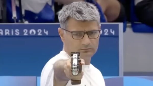 Yusuf Dikec shoots at the Olympics