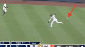 Juan Soto missing a catch during extra innings of a Yankees-Guardians game